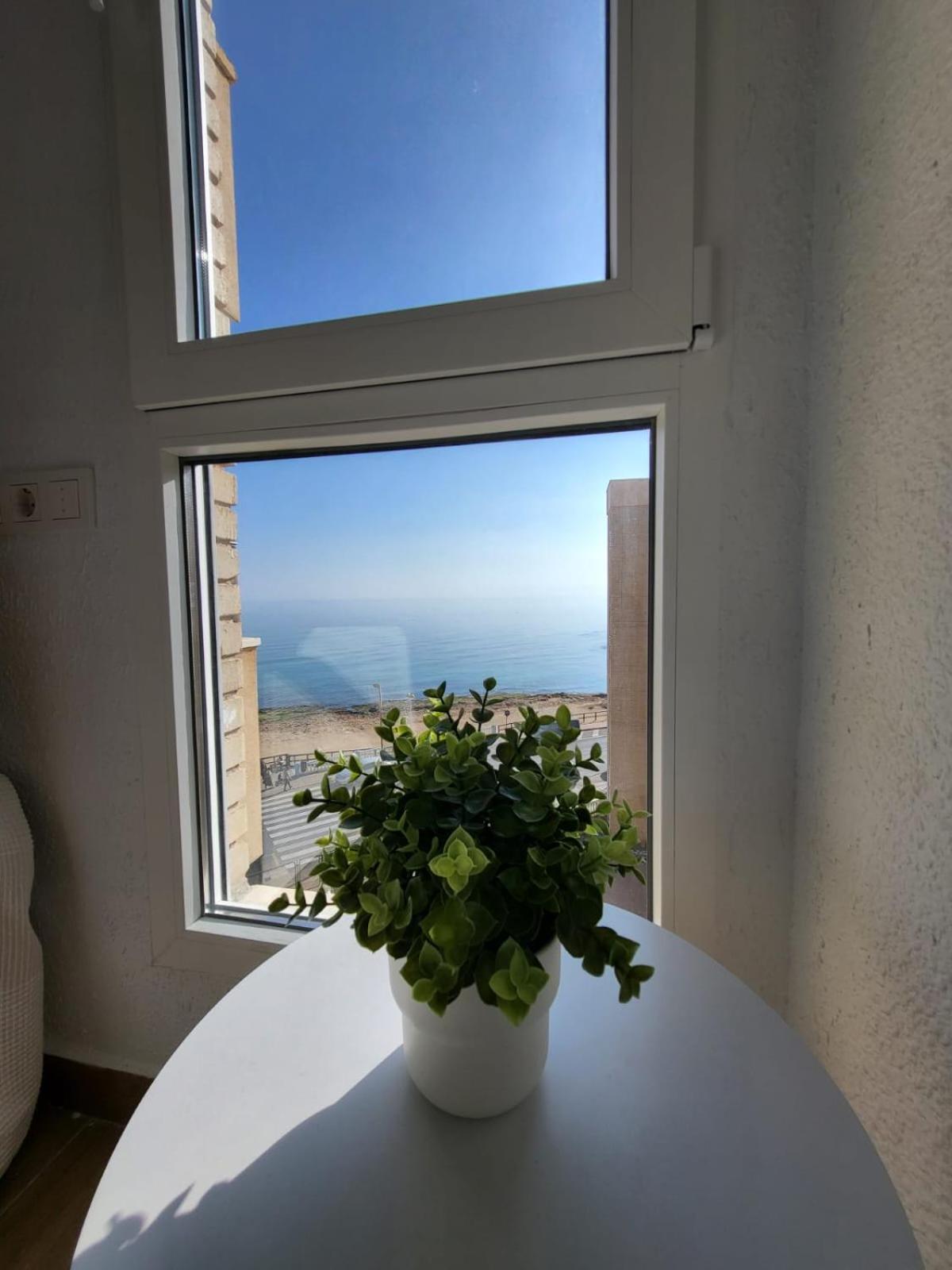 Sea View Luxury Victoria Apartment *